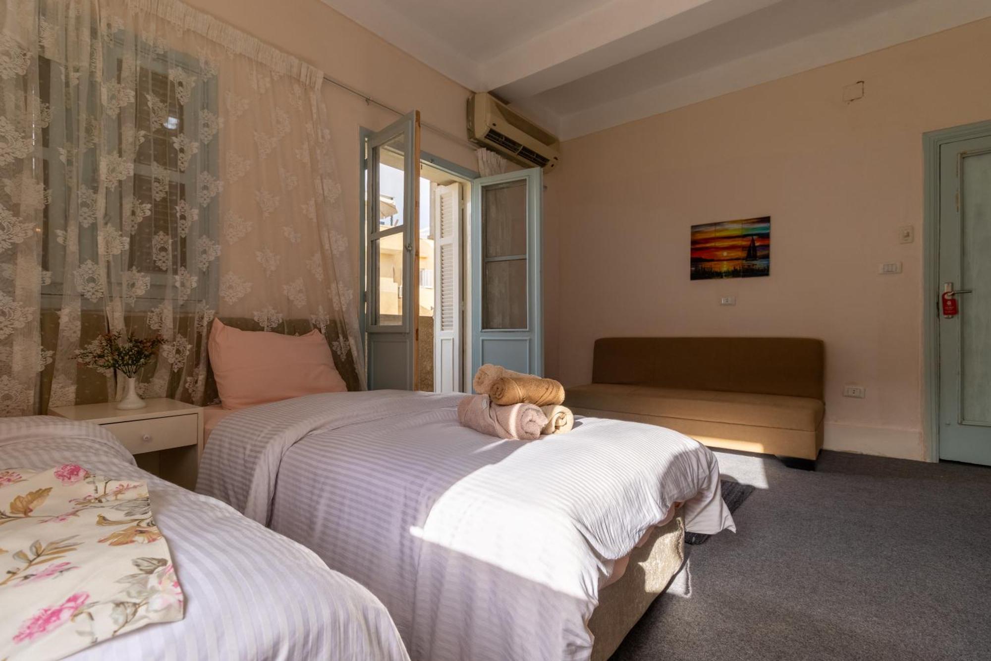 The Grand Pyramids View Hotel Kafret el-Gabal Room photo