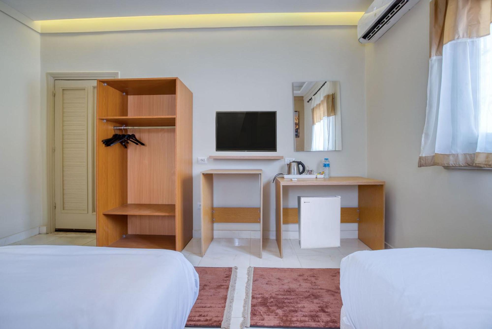 The Grand Pyramids View Hotel Kafret el-Gabal Room photo