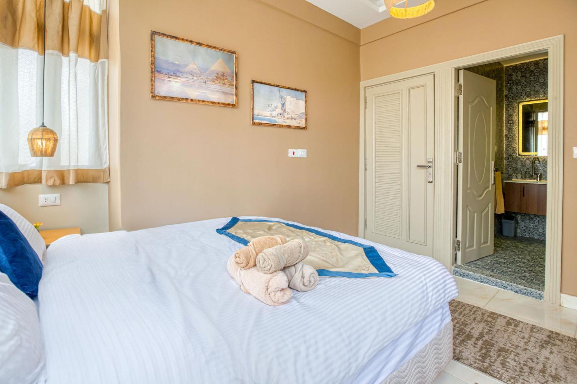 The Grand Pyramids View Hotel Kafret el-Gabal Room photo